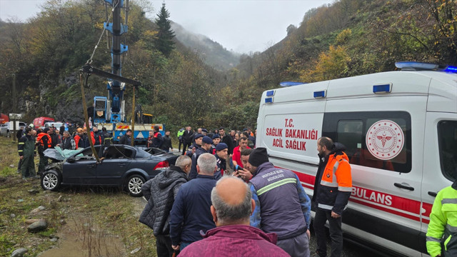 Annesine mezar yeri bakmaya gidiyordu babasının 28. ölüm yıldönümünde yeğeniyle birlikte öldü - Resim: 0