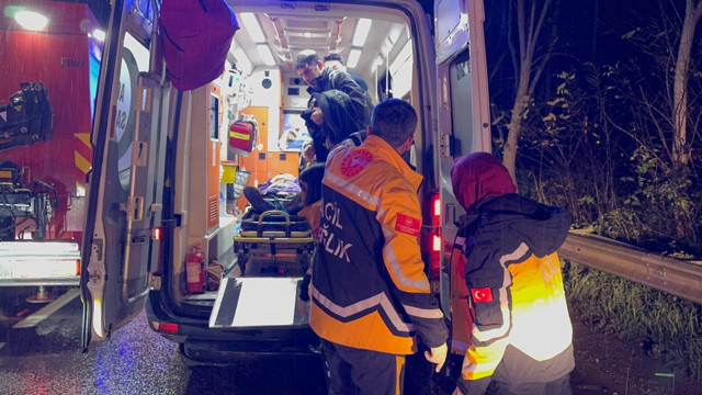 Sakarya'da zincirleme trafik kazası: 12 yaralı - Resim: 0