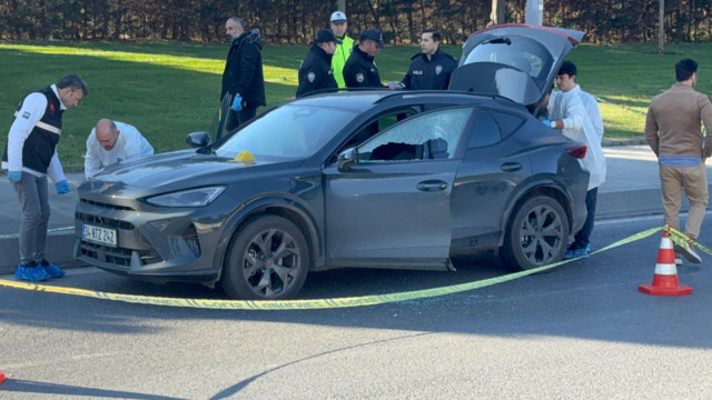 İstanbul'da seyir halindeki otomobile silahlı saldırı - Resim: 0
