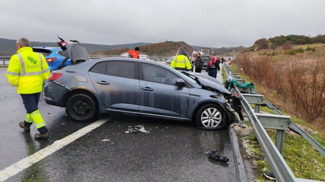 İstanbul-İzmir Otoyolu’nda zincirleme kaza: 1 ölü, 10 yaralı - Resim: 0