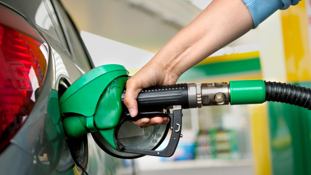 Benzinin litresi ka&ccedil; lira? Motorinden sonra benzini zam var işte fiyatlar - Resim: 1