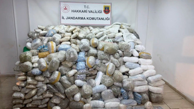 Hakkari'de 348 kilogram uyuşturucu ele geçirildi - Resim: 0