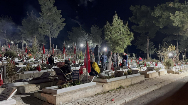 Enkaz altındaki kızının elini bir an olsun bırakmamıştı! Mesut Hançer'in sözleri yürek yaktı - Resim: 0
