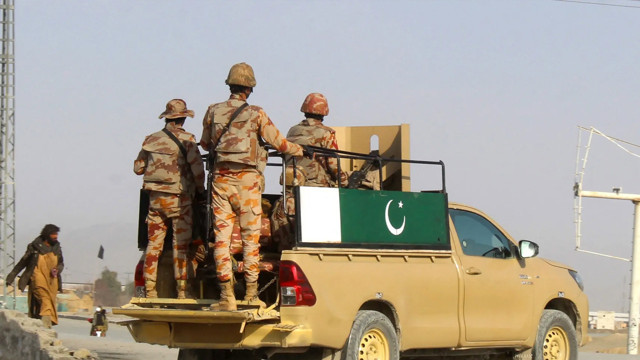 Pakistan Afganistan'a savaş ilan etti dünya İran'ı beklerken yeni savaş başladı - Resim: 1