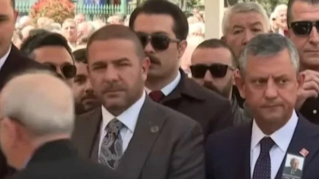 Kemal Kılıçdaroğlu Özgür Özel'in elini sıkmadı! Önünden geçti gitti - Resim: 0