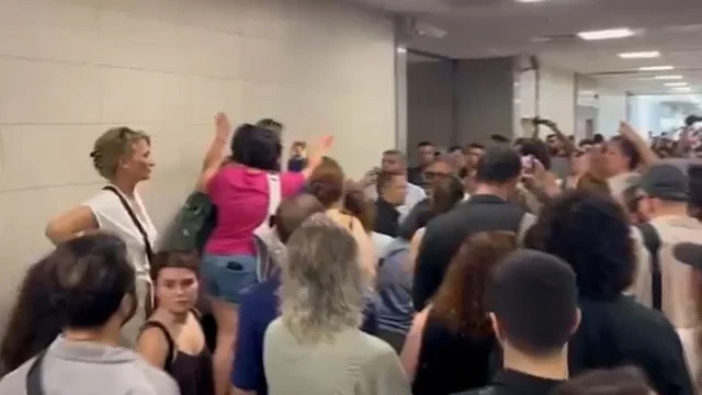Deniz Göktaş'a destek için adliyeye gitti! Kemal Kılıçdaroğlu'na protesto şoku - Resim: 0
