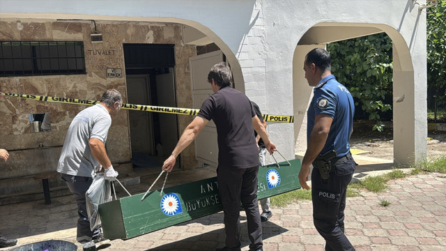 Antalya'da 55 yaşındaki adam cami tuvaletinde ölü bulundu - Resim: 0
