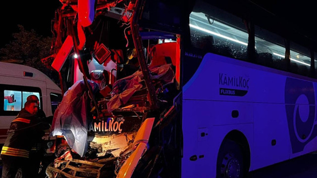 İki ilde yolcu otobüsü kazası! Ölenler ve çok sayıda yaralı var - Resim: 0