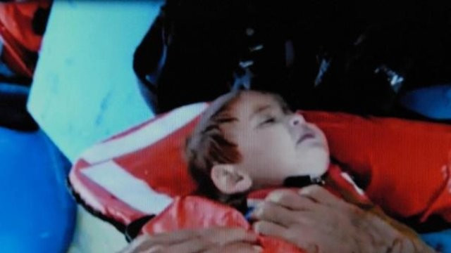 Mucize görüntüler! 18 aylık Muhammed bebek balıkçılar tarafından kurtarıldı - Resim: 2