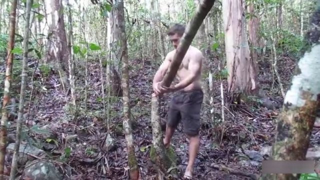 Hiç bir alet kullanmadan tuğladan ev yaptı - Resim: 4