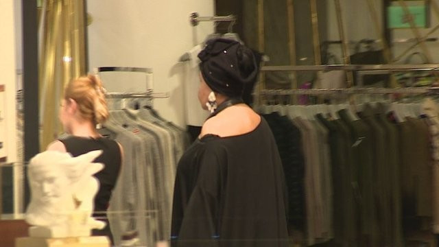 Diva makyajsız yakalanınca... Bakışlara dikkat! - Resim: 2