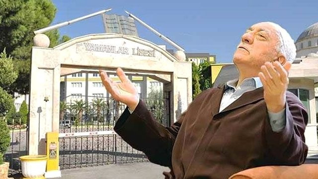 Gülen'in alçıdan elini öpüyorlarmış! - Resim: 2