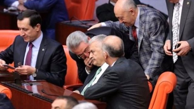 Başbakan konuşurken ihbar geldi! Meclisin kapıları kapatıldı - Resim: 3