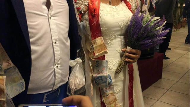 Düğünde takı yerine öyle bir şey taktı ki görenler gözlerine inanamadı! - Resim: 4