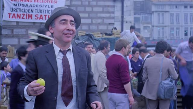 Şener Şen'in Çıplak Vatandaş filmindeki çocuk bakın kim çıktı  - Resim: 1