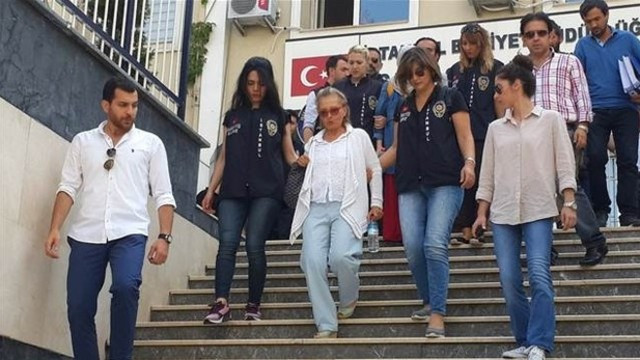  Nazlı Ilıcak namaza başladı! Sürekli dua ediyorum - Resim: 2