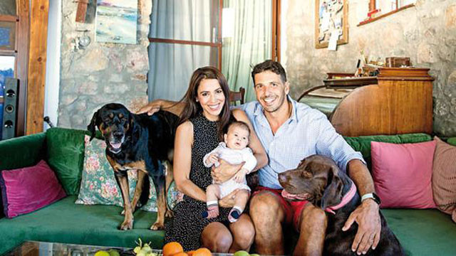 Tanem Sivar'dan şok sözler: Komşum evimize ateş etti - Resim: 1