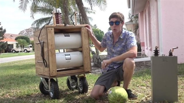 Karpuza 10 bin volt elektrik verdi inanılmaz deney - Resim: 2