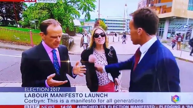 Böyle canlı yayın kazası görülmedi kadını bir anda tutup... - Resim: 3