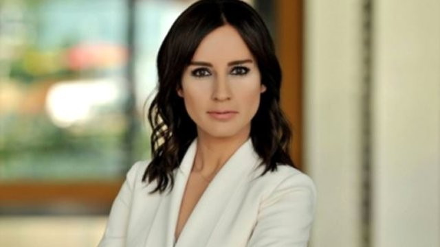 Nazlı Çelik siyasete girecek mi o kolye meğer... - Resim: 3