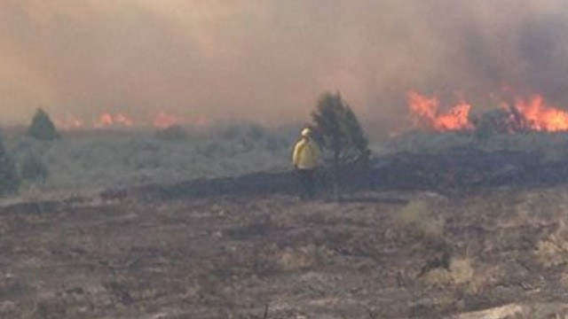 Yangından kaçıyorlardı alevlerin içinde bir anda siluet belirdi - Resim: 3