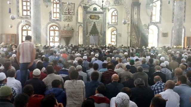 Aylardır beklenen özlem Ramazan'ın ilk cuması sona eriyor - Resim: 1