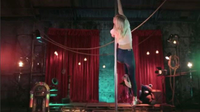 Aleyna Tilki'nin direk dansı yaptığı anlar sosyal medyayı salladı!  - Resim: 1