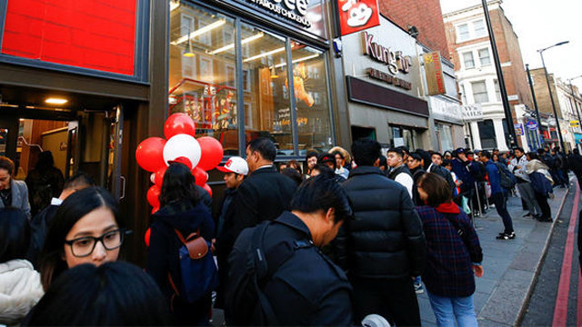 Hamburger yemek için 18 saat sırada beklediler - Resim: 2