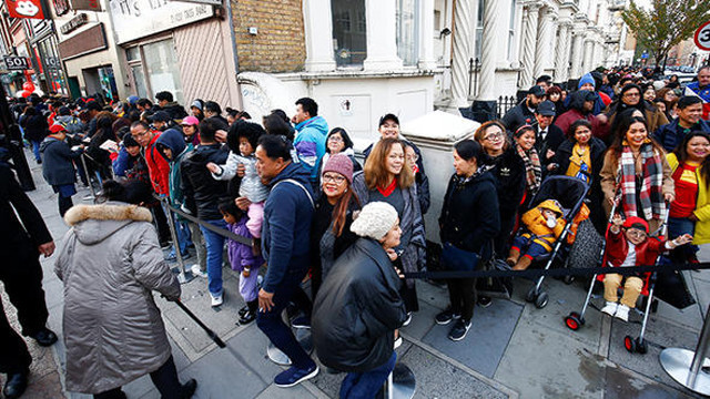 Hamburger yemek için 18 saat sırada beklediler - Resim: 4