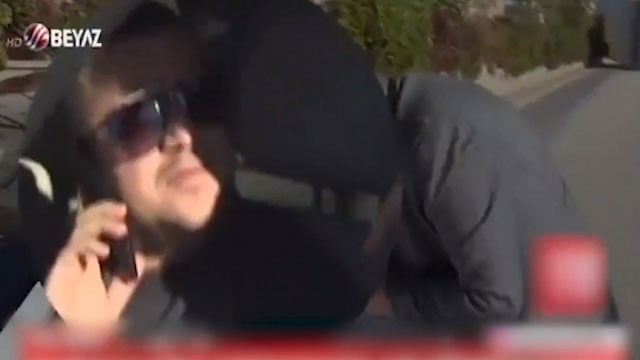 Beyaz TV muhabirini sokak ortasında evire çevire dövdü - Resim: 2