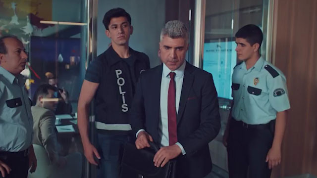 İstanbullu Gelin'de şoke eden haber! Adem yıkılıyor - Resim: 4