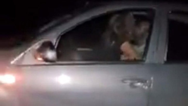 Otoyolda araç seyir halindeyken ilişkiye girdiler... - Resim: 1
