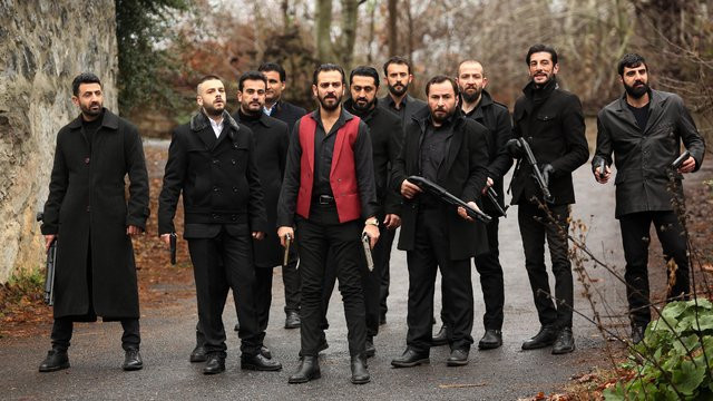 Sen Anlat Karadeniz Diriliş Ertuğrul'un ipi çekildi gitgide düşüyor! - Resim: 1