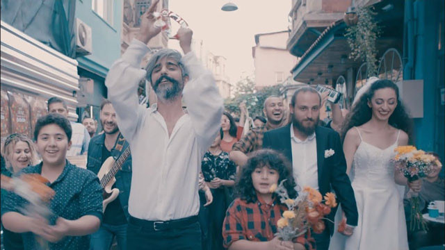 Eteği Belinde şarkısı çalıntı mı? Manuş baba açıkladı - Resim: 1