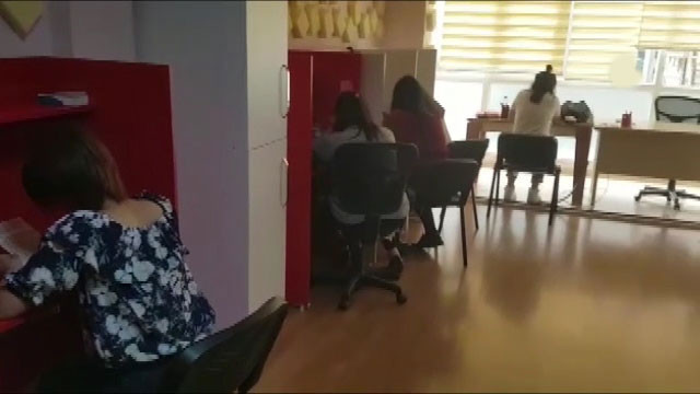 17 kadın bunu yaparken yakalandı! Polis baskınını bile farketmediler - Resim: 2