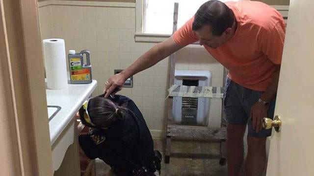 Çıplak elle yakaladı! Tam iki metre boyunda - Resim: 1