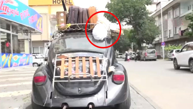Aracın üzerindeki 'cesedi' görenler şoke oluyor! Ama gerçek bambaşka - Resim: 2