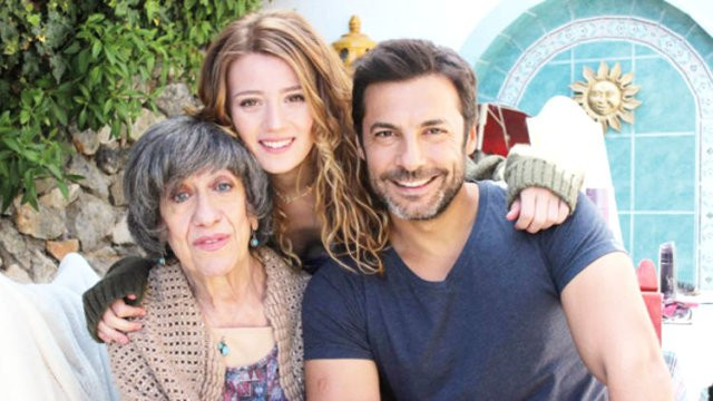 Ayşen Gruda'nın ölümünden sonra ünlüler ne paylaştılar? - Resim: 1