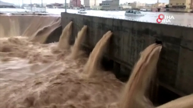 Medine'yi sel vurdu! Kutsal topraklar su altında kaldı - Resim: 2