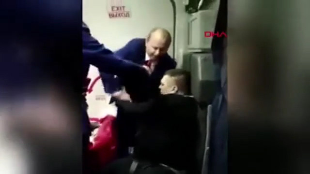 Antalya uçağında korku dolu anlar! Pilot acil iniş yapmak zorunda kaldı! - Resim: 3