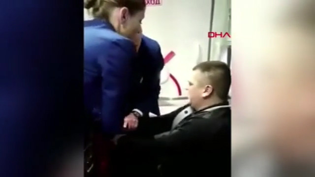 Antalya uçağında korku dolu anlar! Pilot acil iniş yapmak zorunda kaldı! - Resim: 4