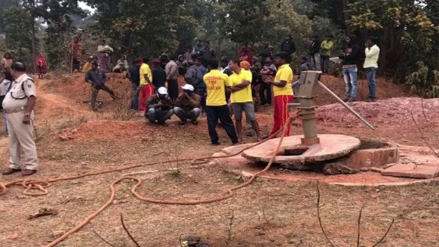 'Büyücülükle' suçlanan anne ve 4 çocuğu baltayla öldürüldü  - Resim: 4