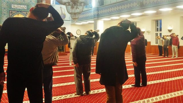 Hatay'da bir camide ilginç görüntüler! Cemaatten namaz sonrası spor - Resim: 4
