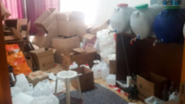 İzmir'de lüks siteyi içki imalathanesine çevirmişler - Resim: 3