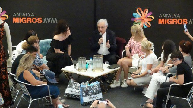 Ünlü modacı giyim tarzlarını eleştirdi! Serenay Sarıkaya'yı övdü Yıldız Tilbe'yi yerden yere vurdu - Resim: 1