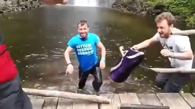 Türkünün sonu suda bitince bu görüntüler sosyal medyada olay oldu - Resim: 3