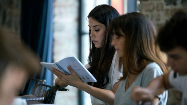 Ferhat ile Şirin dizisiyle ekranlara dönen Cansu Dere sosyal medyayı salladı - Resim: 2