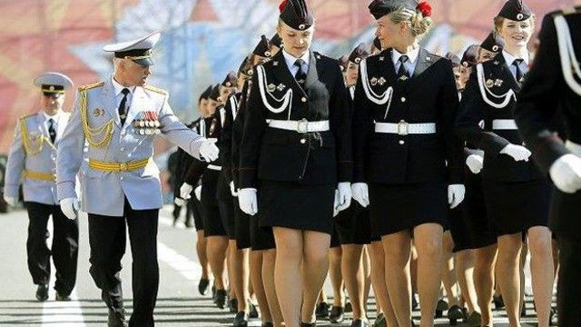 Rus polisi aldığı şiddet eleştirilerinden sonra kadın polisler imaj düzeltiyor - Resim: 3