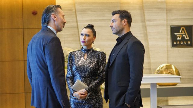 Göğüs ucu krizi çıktı Yasak Elma'da dekolteler pes dedirtti! - Resim: 1