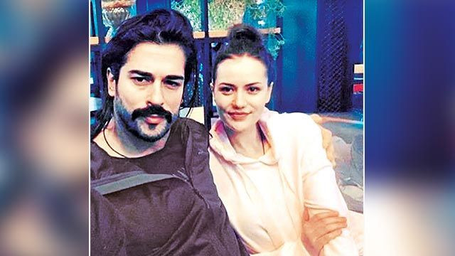 Burak Özçivit Fahriye Evcen iddialara pozlarıyla yanıt verdi takipçiler destek çıktı - Resim: 4